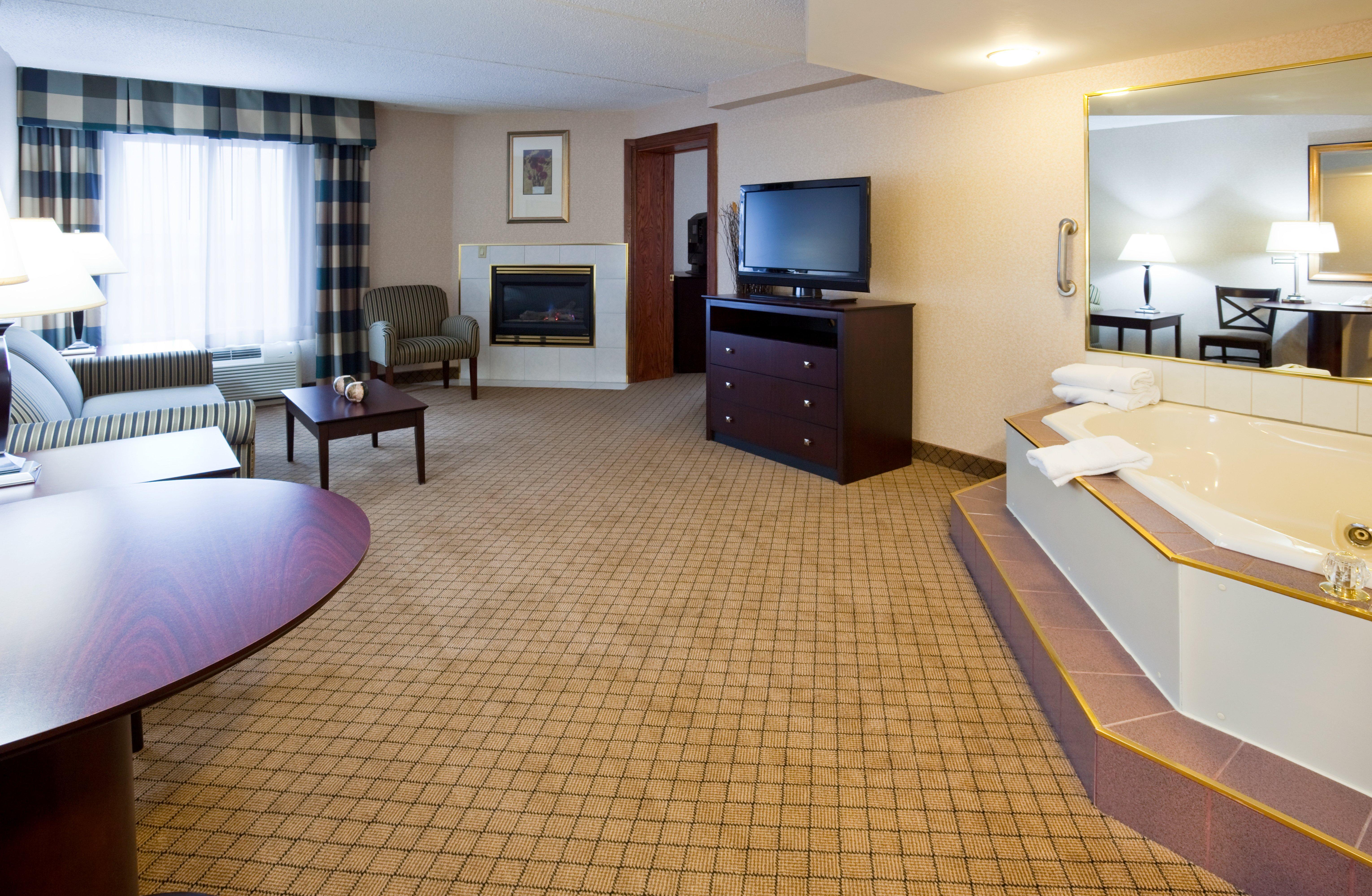 Holiday Inn & Suites Wausau-Rothschild By Ihg Exterior foto