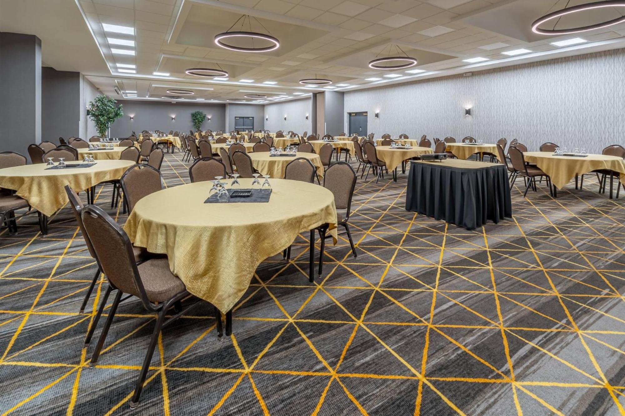 Holiday Inn & Suites Wausau-Rothschild By Ihg Exterior foto